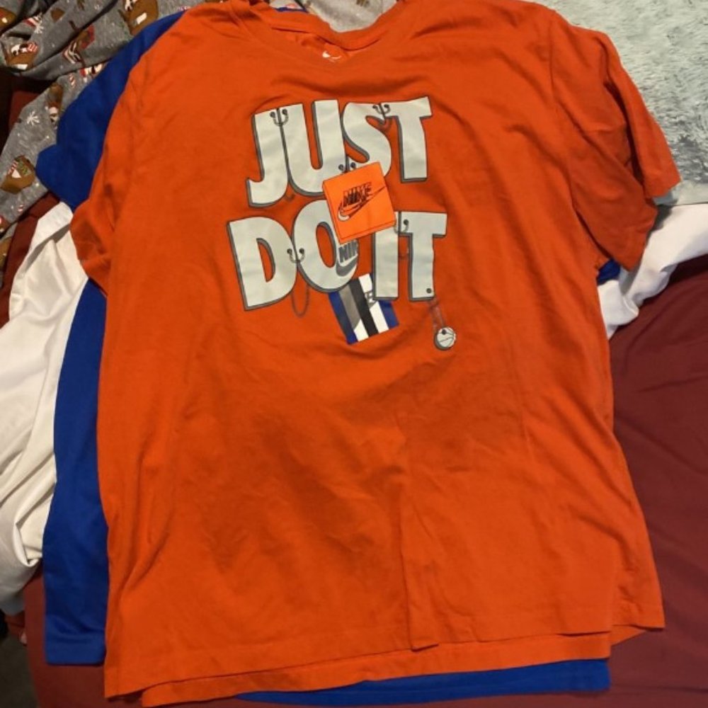 Nike Just Do It Orange T-shirt Chain - Picture 1 of 3